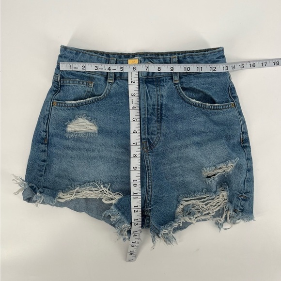 Zara Distressed Cut Off Button Fly Jean Shorts Size 4 Women’s - Picture 4 of 5